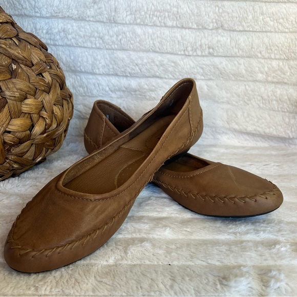 Born Women's Yara Flat Whiskey 10 - Picture 3 of 9